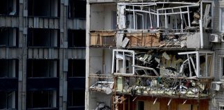 Raid russi sull’Ucraina, Zelensky: “A Sumy bombe aeree guidate contro civili”