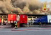 Milano, incendio nel capannone e esplodono furgoni: città ‘avvolta’ dal fumo