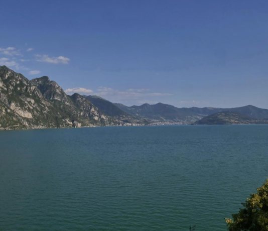 Lago di Garda, si tuffa per salvare ragazzo e non riemerge