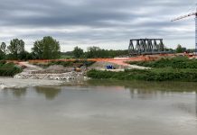 Raddoppio ferroviario Piadena-Mantova: montata la prima trave del ponte sull’Oglio