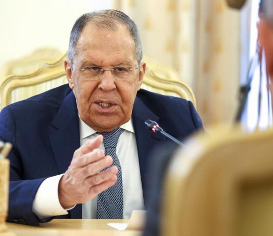 Ucraina, colpita raffineria russa. Lavrov: “Mosca vuole fine guerra per via diplomatica”