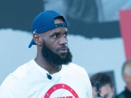 Nba, LeBron James firma con Philadelphia: “E’ l’ultimo viaggio”