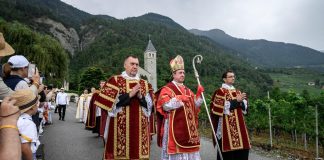 Chiesa, Lefebvriani ordinano 4 vescovi senza mandato pontificio: è scisma