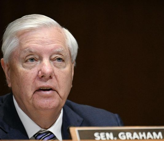 Lindsey Graham, chi era il senatore diventato pro-Trump e ‘amico’ di Israele