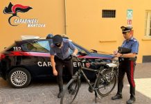 Mantova, pizzicato in sella alla bici rubata: denunciato 46enne. Mezzo restituito al proprietario