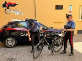 Mantova, pizzicato in sella alla bici rubata: denunciato 46enne. Mezzo restituito al proprietario