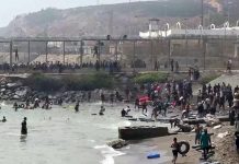 Emergenza migranti a Ceuta, almeno 18 morti mentre attraversano a nuoto il confine