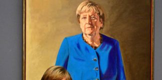 Merkel svela il suo ritratto: “E’ strano quando si diventa storia”
