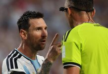 Argentina, Messi litiga con l’arbitro: “Non mancarmi di rispetto”