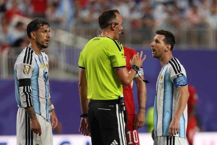 messi_arbitro_argentina_afp