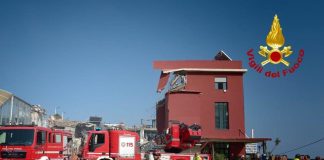 Messina, crolla edificio: cinque feriti gravi, vigili del fuoco cercano dispersi tra le macerie