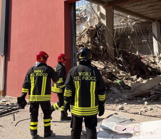 Crollo palazzina Messina, 6 dispersi: ricerche rese difficili da incendio che cova sotto le macerie