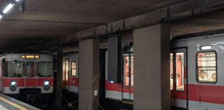 Ragazza sfregiata con il coltello in metro a Milano, Saidi resta in carcere
