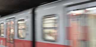 Ragazza sfregiata in metro a Milano, pm chiede carcere per 27enne