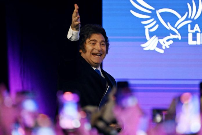 milei_mano_alta_afp7
