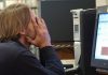 Intelligenza artificiale, il ‘nuovo’ stress dei lavoratori: “Addestriamo chi ci sostituirà”