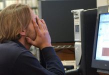 Intelligenza artificiale, il ‘nuovo’ stress dei lavoratori: “Addestriamo chi ci sostituirà”