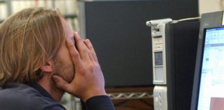 Intelligenza artificiale, il ‘nuovo’ stress dei lavoratori: “Addestriamo chi ci sostituirà”