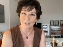 Monica Guerritore, la confessione: “Ho finito oggi la chemio, l’amore è tutto in questi momenti”