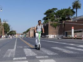 Monopattini, oggi scatta l’assicurazione: ma solo uno su dieci ha la targa