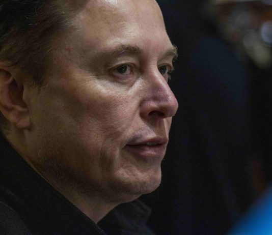 Elon Musk e la crisi migratoria di Ceuta: “E’ un’invasione, Spagna sarà distrutta”