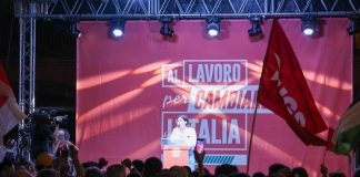 Centrosinistra, leader a Napoli lanciano volata ‘anti Meloni’. Contestatori interrompono comizio