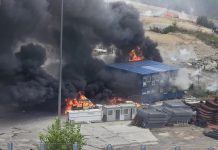 No Tav, assalto al cantiere in Val di Susa: bruciate 2 camionette dei carabinieri. Meloni: “Attacco allo Stato”
