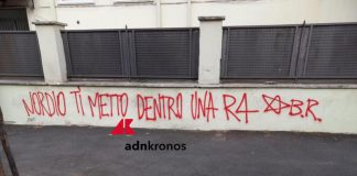 “Nordio ti metto dentro una R4”, scritta choc firmata Br a Roma. Potenziata la scorta al ministro e massima allerta