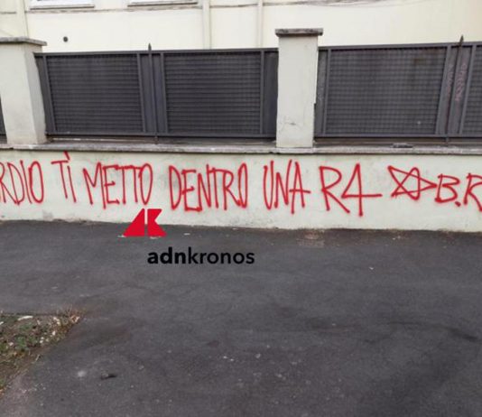 “Nordio ti metto dentro una R4”, scritta choc firmata Br a Roma. Potenziata la scorta al ministro e massima allerta
