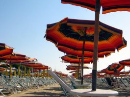 Borsa frigo in spiaggia? Il divieto di introdurre cibo è illegittimo