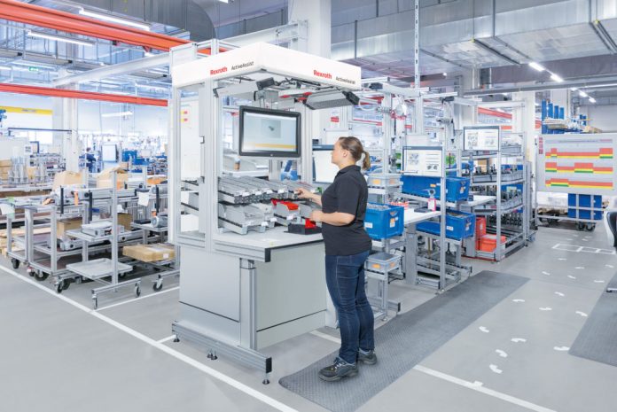operaia al lavoro
