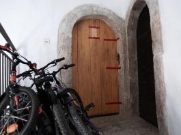 Orrore in Francia, corpi di cinque neonati ritrovati nella casa di una coppia a Orange