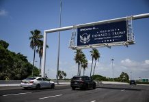Da ponti e autostrade all’aeroporto di Palm Beach, Trump conquista la toponomastica Usa