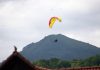 Tarzo, pilota di parapendio si schianta al suolo: morto 53enne