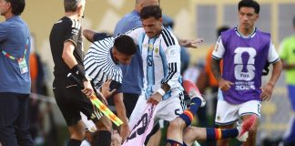 Mondiali, follia Paredes dopo finale: rissa ed espulsione. E Otamendi litiga con Rodri