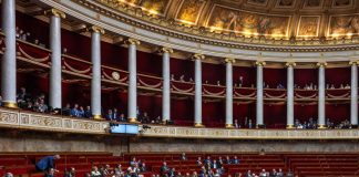 Francia, “diritto aiuto a morire” è legge. Macron: “Impegno mantenuto”