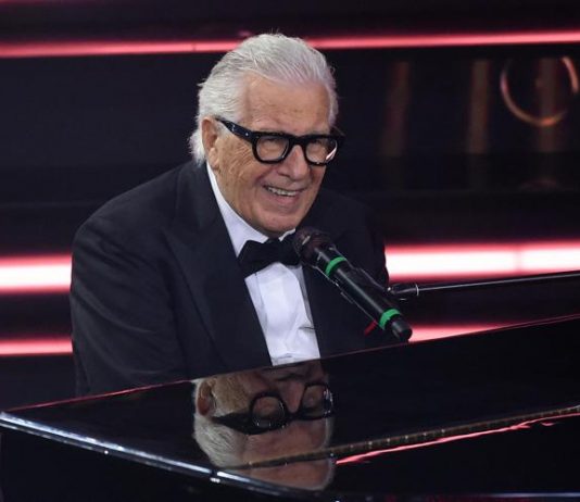 Addio a Peppino di Capri, si spegne a 87 anni la voce di “Champagne”