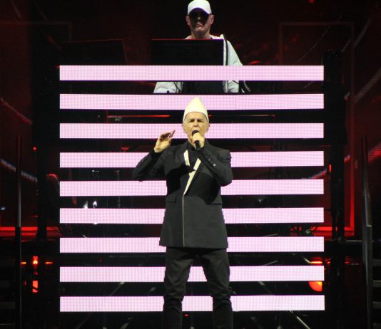 I Pet Shop Boys fanno ballare piazza Sordello con 40 anni di grandi successi