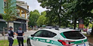 Evaso dai domiciliari, molestava i clienti dei negozi in piazzale Gramsci: arrestato