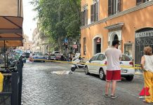 Cade dal terrazzo della casa a Trastevere, morto l’attore Pippo Di Marca