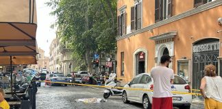 Cade dal terrazzo della casa a Trastevere, morto l’attore Pippo Di Marca