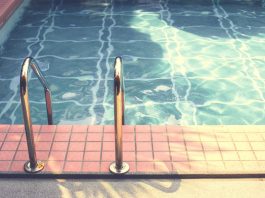 Piscina per islamiche a Roma, è scontro. FdI: “Si avalla segregazione”, Pd: “Decisione giusta”