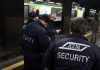 “Cosa guardi? Sono uomo e musulmano”, sfregia una ragazza in metro a Milano