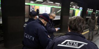 “Cosa guardi? Sono uomo e musulmano”, sfregia una ragazza in metro a Milano