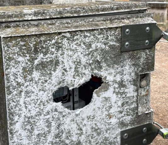 Vandali al campo da calcio di piazza Virgiliana: distrutti i quadri elettrici