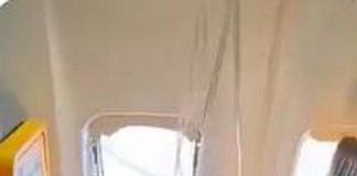 Paura su volo Ryanair, pezzi motore rompono finestrino e passeggero rischia di essere risucchiato