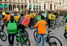 Milano ferma i rider nelle ore roventi: “Ma noi restiamo senza reddito”