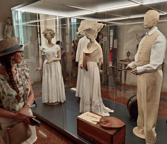 “Sapore di sale”, a Palazzo d’Arco moda e vacanze degli aristocratici d’inizio Novecento