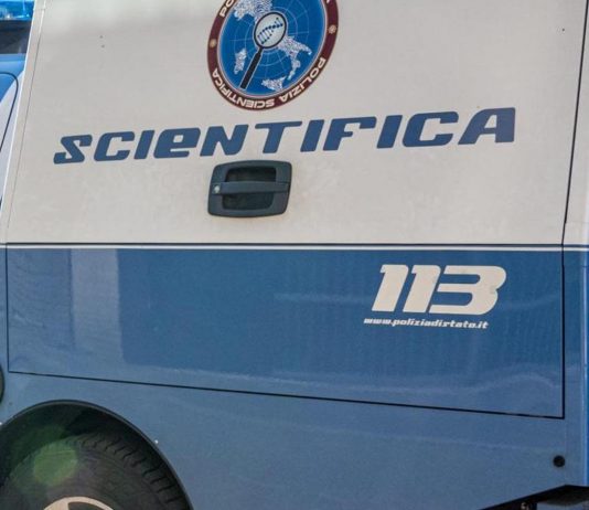 Roma, accoltella l’amica alla schiena durante lite per un ragazzo: arrestata 19enne