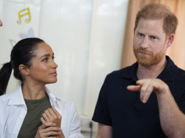 Il viaggio di Harry e Meghan in Gb? “Una commedia degli errori”